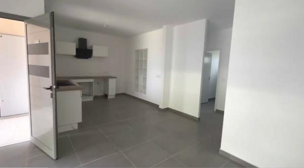 PROCHE JARRY: Appartement moderne idéalement situé