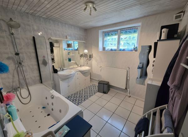 Maison 5 pièces de 120 m² à Besse-et-Saint-Anastaise