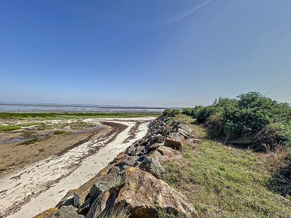 TRES RARE- Maison sur site d'exception à Bouin