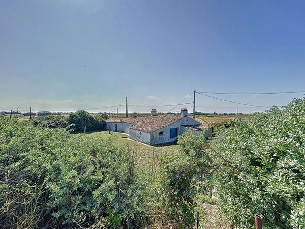 TRES RARE- Maison sur site d'exception à Bouin