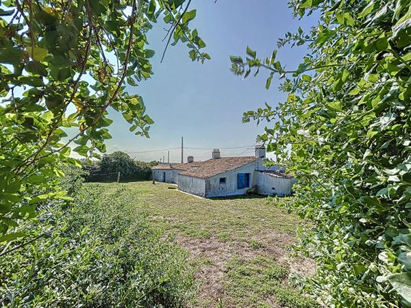 TRES RARE- Maison sur site d'exception à Bouin