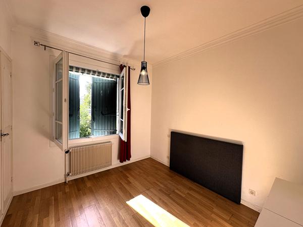 Maison 3 faces de 142 m² sur 368 m² avec jardin, garage et balcon filant