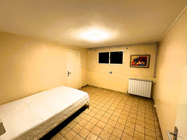 Maison 3 faces de 142 m² sur 368 m² avec jardin, garage et balcon filant