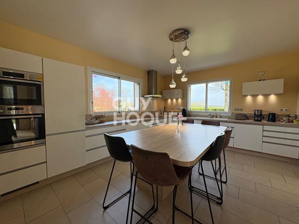 Villa Pullay 6 pièce(s) 185m²