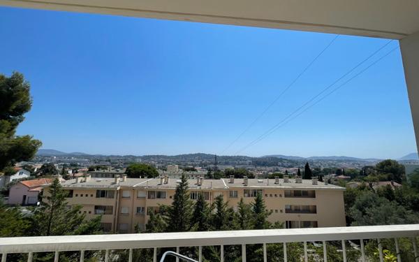 Appartement à vendre    3 pièces •  Toulon