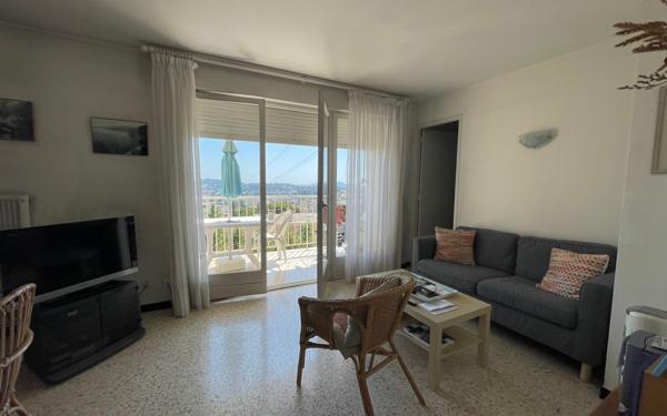Appartement à vendre    3 pièces •  Toulon