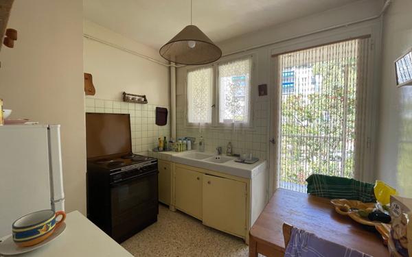 Appartement à vendre    3 pièces •  Toulon