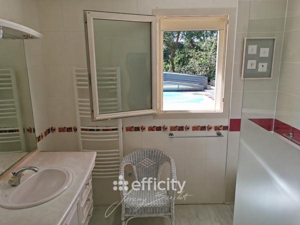 Maison
         7 pièces
        - 140 m² 419 000 € *