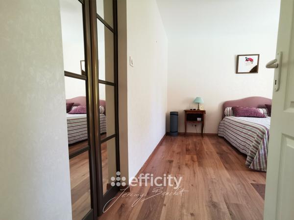 Maison
         7 pièces
        - 140 m² 419 000 € *