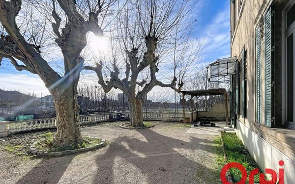 Appartement à vendre    4 pièces • 118,84 m2 Marseille 11