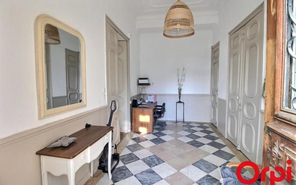 Appartement à vendre    4 pièces • 118,84 m2 Marseille 11
