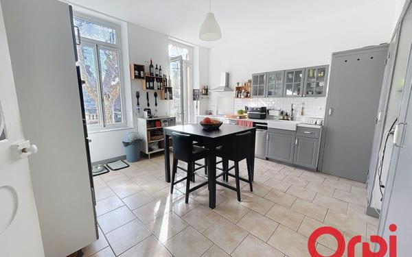 Appartement à vendre    4 pièces • 118,84 m2 Marseille 11