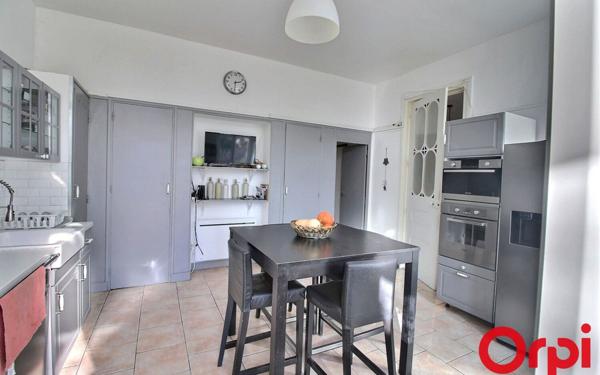 Appartement à vendre    4 pièces • 118,84 m2 Marseille 11