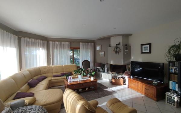 Maison à vendre    6 pièces •  Landivisiau