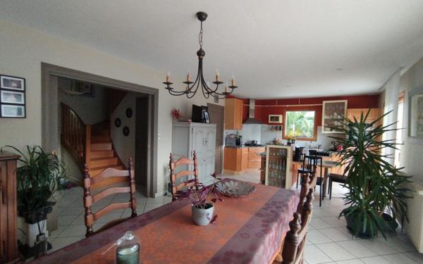 Maison à vendre    6 pièces •  Landivisiau