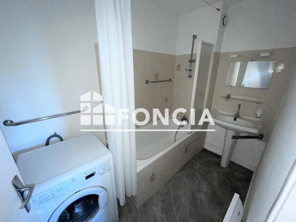 Location Appartement meublé 2 pièces 33.97 m² - 53 RUE CHANOINE DE VILLENEUVE Chatellerault 86100