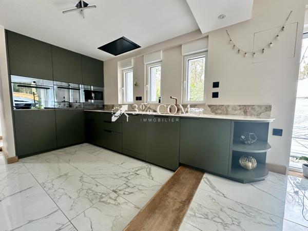 Maison 6 pièce(s) 4 chambre(s) 179 m²