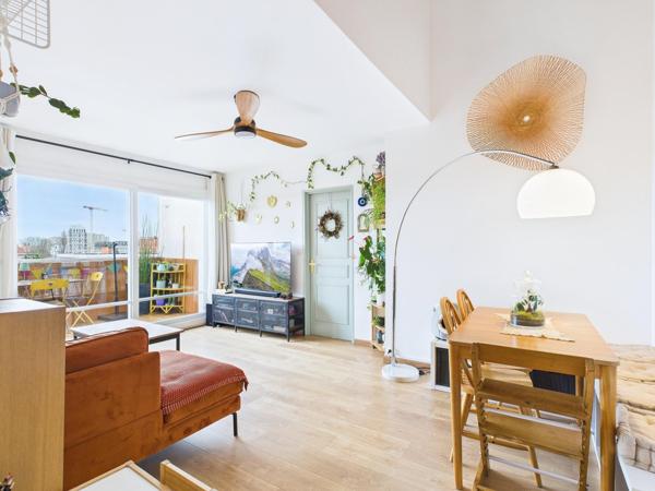 Triplex 6 pièces avec balcons en parfait état