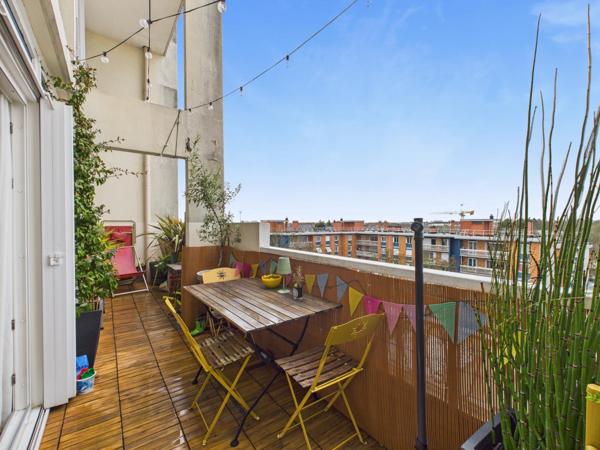 Triplex 6 pièces avec balcons en parfait état