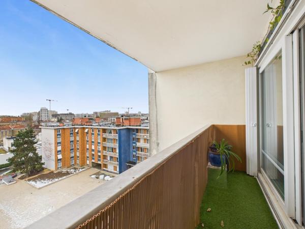 Triplex 6 pièces avec balcons en parfait état