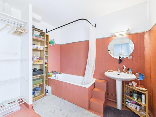 Triplex 6 pièces avec balcons en parfait état