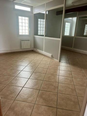 LOCAL COMMERCIAL À LOUER - 100 m² - SECTEUR Beynost Proche centre commercial