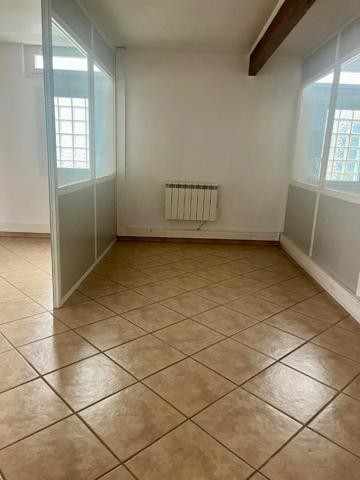 LOCAL COMMERCIAL À LOUER - 100 m² - SECTEUR Beynost Proche centre commercial