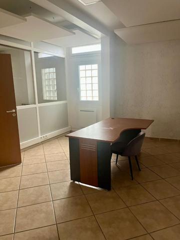 LOCAL COMMERCIAL À LOUER - 100 m² - SECTEUR Beynost Proche centre commercial