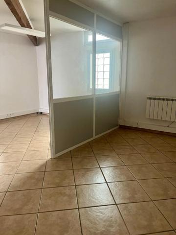 LOCAL COMMERCIAL À LOUER - 100 m² - SECTEUR Beynost Proche centre commercial