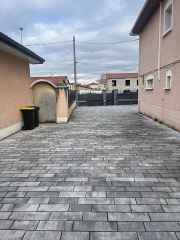 LOCAL COMMERCIAL À LOUER - 100 m² - SECTEUR Beynost Proche centre commercial