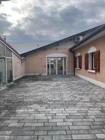 LOCAL COMMERCIAL À LOUER - 100 m² - SECTEUR Beynost Proche centre commercial