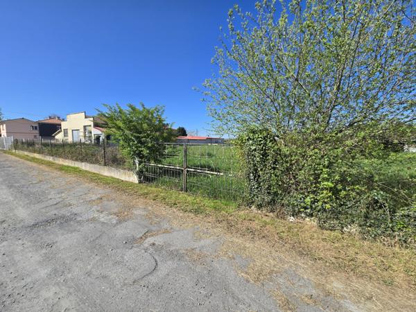 Tarbes (65000) Terrain 2 512 m2 Zone UX