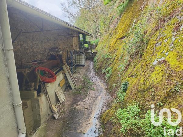 Maison 8 pièces de 168 m² à Confolens (16500)