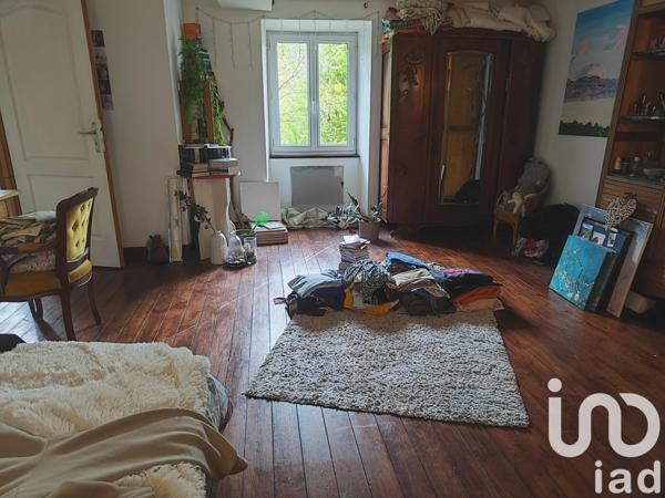 Maison 8 pièces de 168 m² à Confolens (16500)