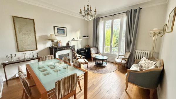 Belle meulière de caractère avec 6 chambres et jardin