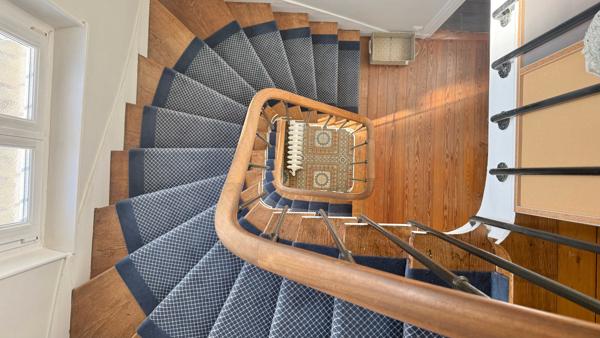 Belle meulière de caractère avec 6 chambres et jardin