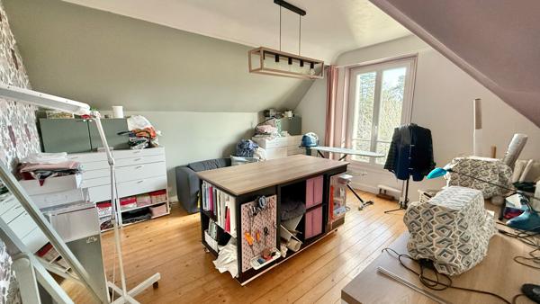 Belle meulière de caractère avec 6 chambres et jardin