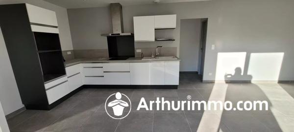 Location                                                      Maison
                        
                     4 pièces                      73 m2                     à Saint-Jean-d'Angély