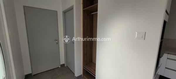 Location                                                      Maison
                        
                     4 pièces                      73 m2                     à Saint-Jean-d'Angély