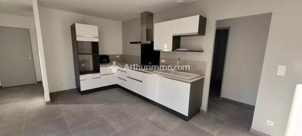 Location                                                      Maison
                        
                     4 pièces                      73 m2                     à Saint-Jean-d'Angély