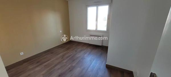 Location                                                      Maison
                        
                     4 pièces                      73 m2                     à Saint-Jean-d'Angély