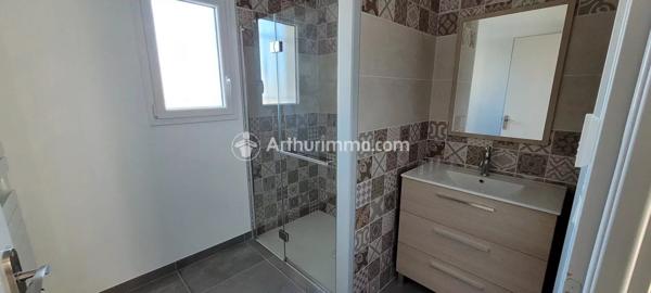 Location                                                      Maison
                        
                     4 pièces                      73 m2                     à Saint-Jean-d'Angély