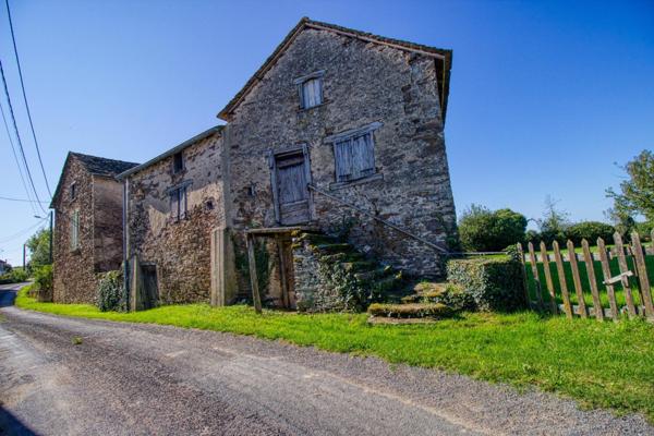 Ancien corps de ferme 215m2 en pierre à rénover – Hameau de Pampelonne