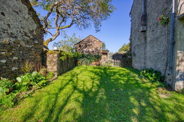 Ancien corps de ferme 215m2 en pierre à rénover – Hameau de Pampelonne