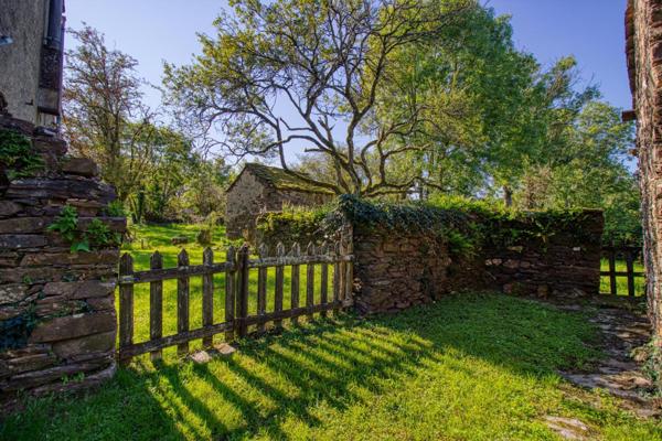 Ancien corps de ferme 215m2 en pierre à rénover – Hameau de Pampelonne