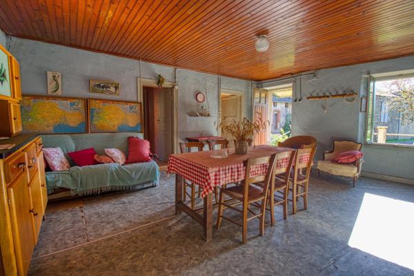 Ancien corps de ferme 215m2 en pierre à rénover – Hameau de Pampelonne