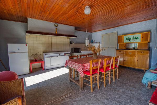 Ancien corps de ferme 215m2 en pierre à rénover – Hameau de Pampelonne