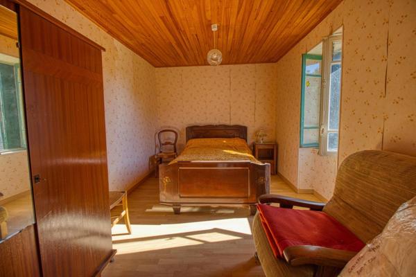 Ancien corps de ferme 215m2 en pierre à rénover – Hameau de Pampelonne