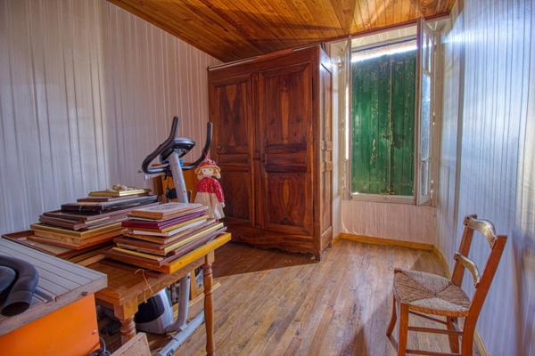 Ancien corps de ferme 215m2 en pierre à rénover – Hameau de Pampelonne