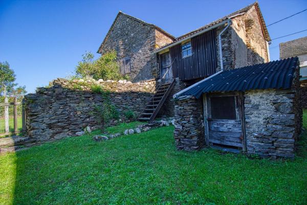 Ancien corps de ferme 215m2 en pierre à rénover – Hameau de Pampelonne